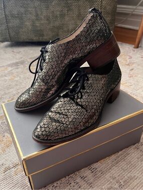 Louise et Cie Metallic Snake-Print Lace-Up Oxfords in Black and Gold